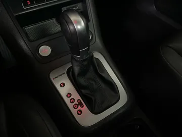 2017 Volkswagen Tiguan - image 27