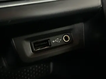2017 Volkswagen Tiguan - image 26
