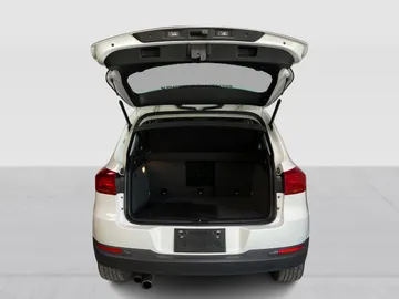 2017 Volkswagen Tiguan - image 13