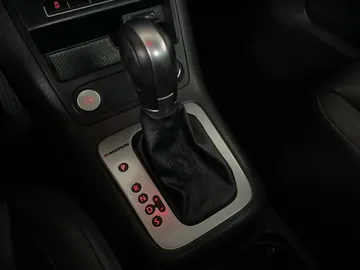 2017 Volkswagen Tiguan - image 27