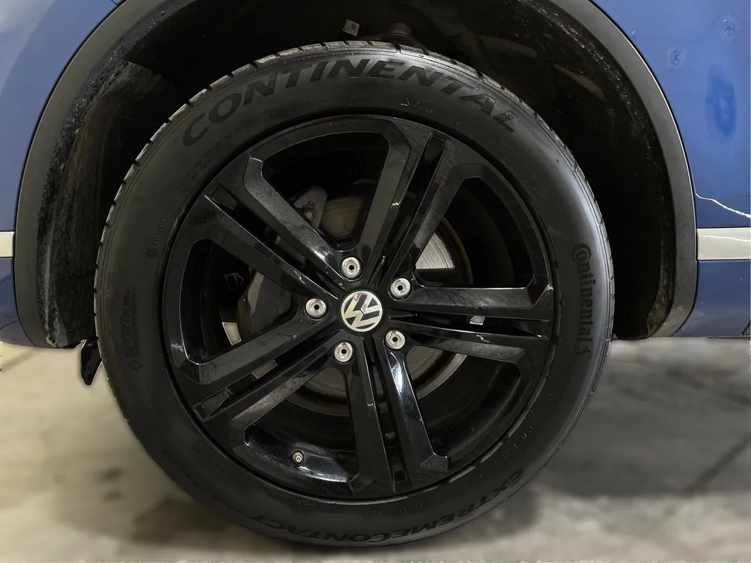 2017 Volkswagen Touareg — photo 6
