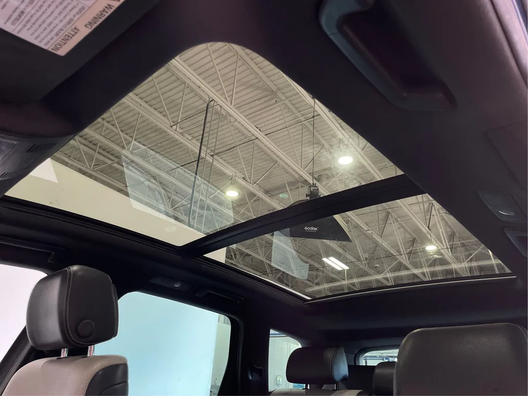 2017 Volkswagen Touareg — photo 5