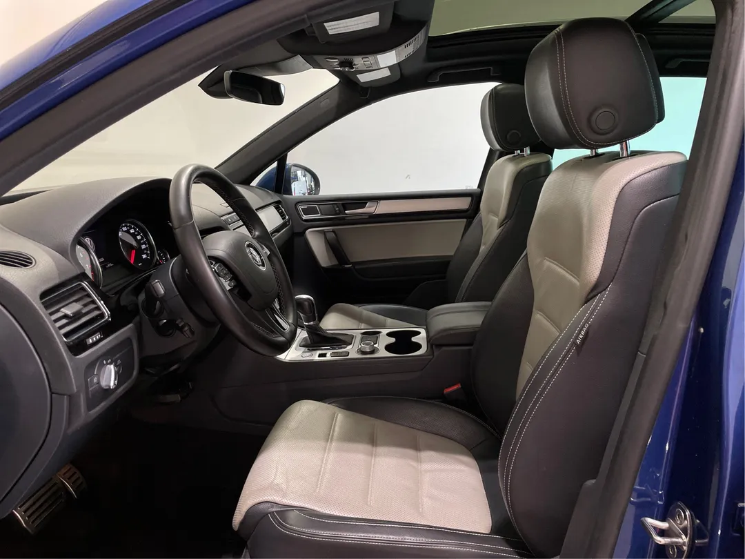 2017 Volkswagen Touareg — photo 3