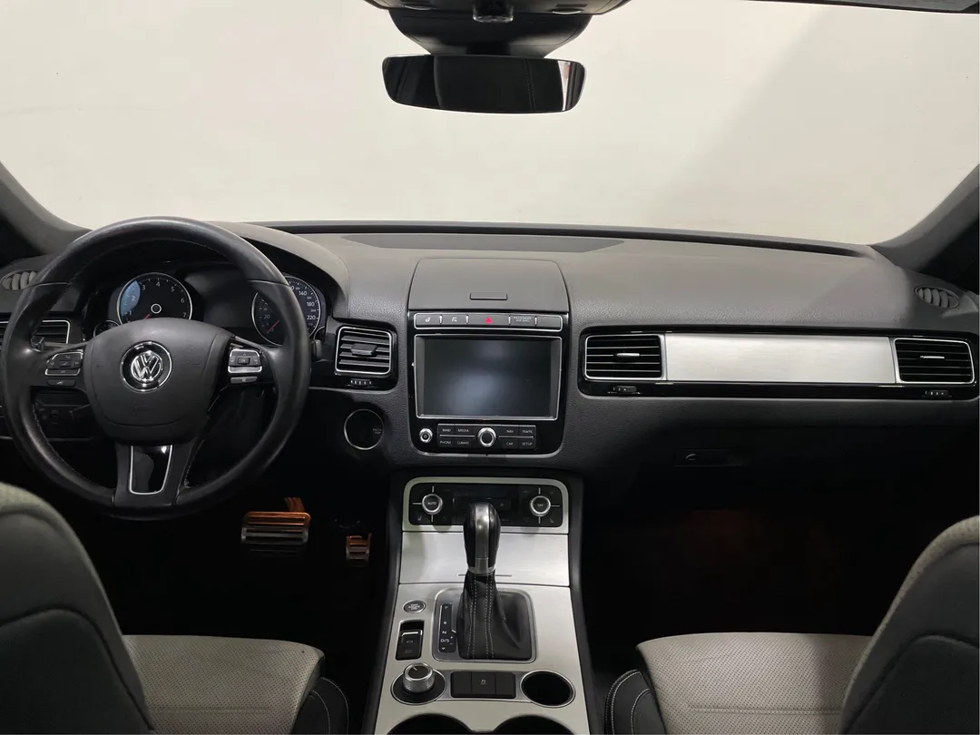 2017 Volkswagen Touareg — photo 4