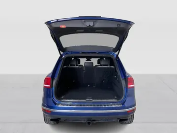 2017 Volkswagen Touareg - image 13