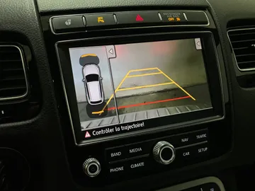 2017 Volkswagen Touareg - image 22