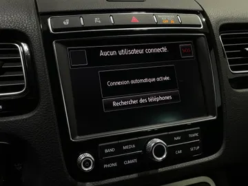 2017 Volkswagen Touareg - image 27
