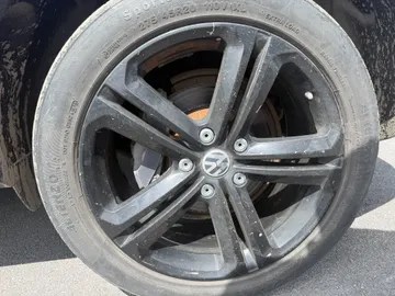 2017 Volkswagen Touareg - image 7