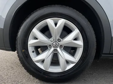2022 Volkswagen ID.4 - image 7