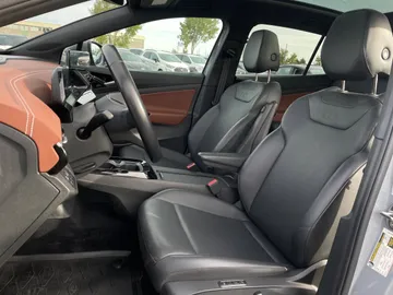 2022 Volkswagen ID.4 - image 3