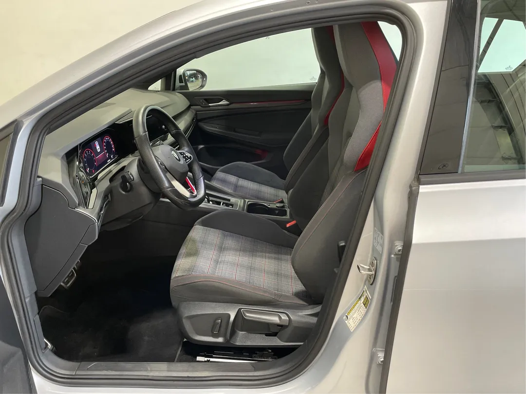 2022 Volkswagen Golf — photo 3
