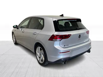 2022 Volkswagen Golf - image 11