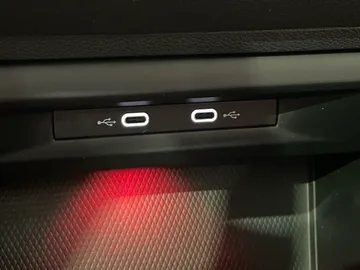 2022 Volkswagen Golf - image 25