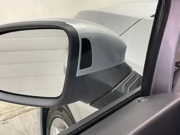 2022 Volkswagen Golf - image 19
