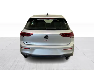 2022 Volkswagen Golf - image 12