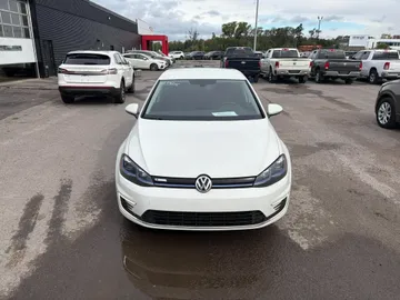 2020 Volkswagen E-Golf - image 2