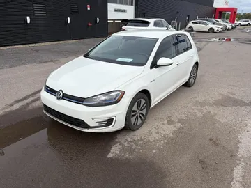 2020 Volkswagen E-Golf - image 4