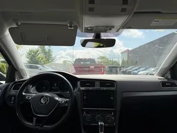 2018 Volkswagen E-Golf - image 7