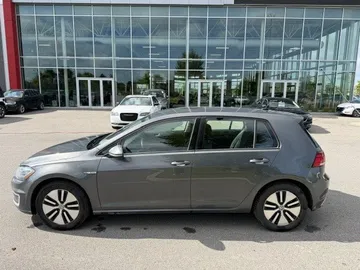 2018 Volkswagen E-Golf - image 4