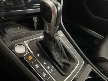 2018 Volkswagen Golf R - image 23