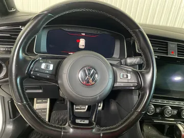 2018 Volkswagen Golf R - image 17