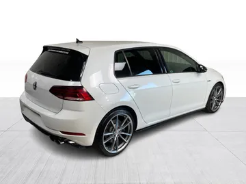 2018 Volkswagen Golf R - image 14