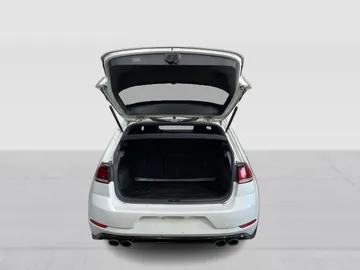 2018 Volkswagen Golf R - image 13