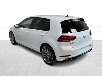 2018 Volkswagen Golf R - image 11