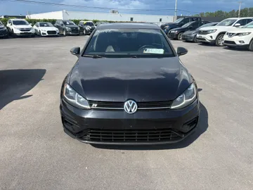 2018 Volkswagen Golf R - image 2