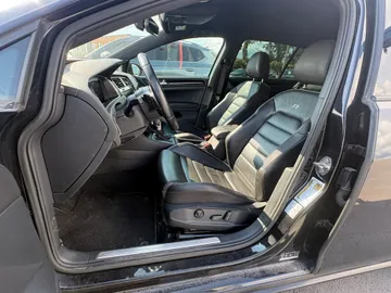 2018 Volkswagen Golf R - image 8