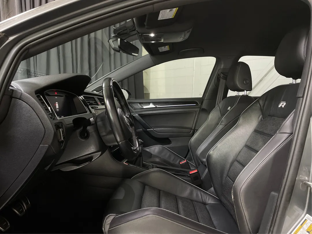 2019 Volkswagen Golf R — photo 3