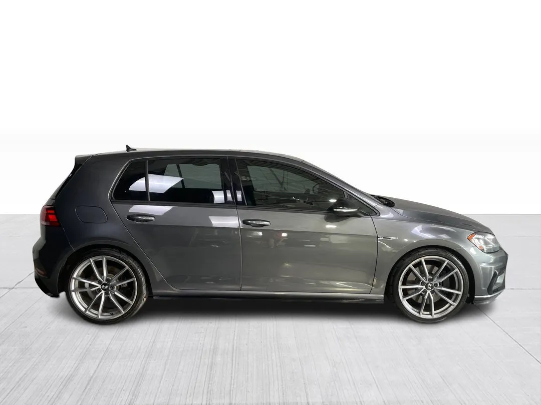 2019 Volkswagen Golf R — photo 2