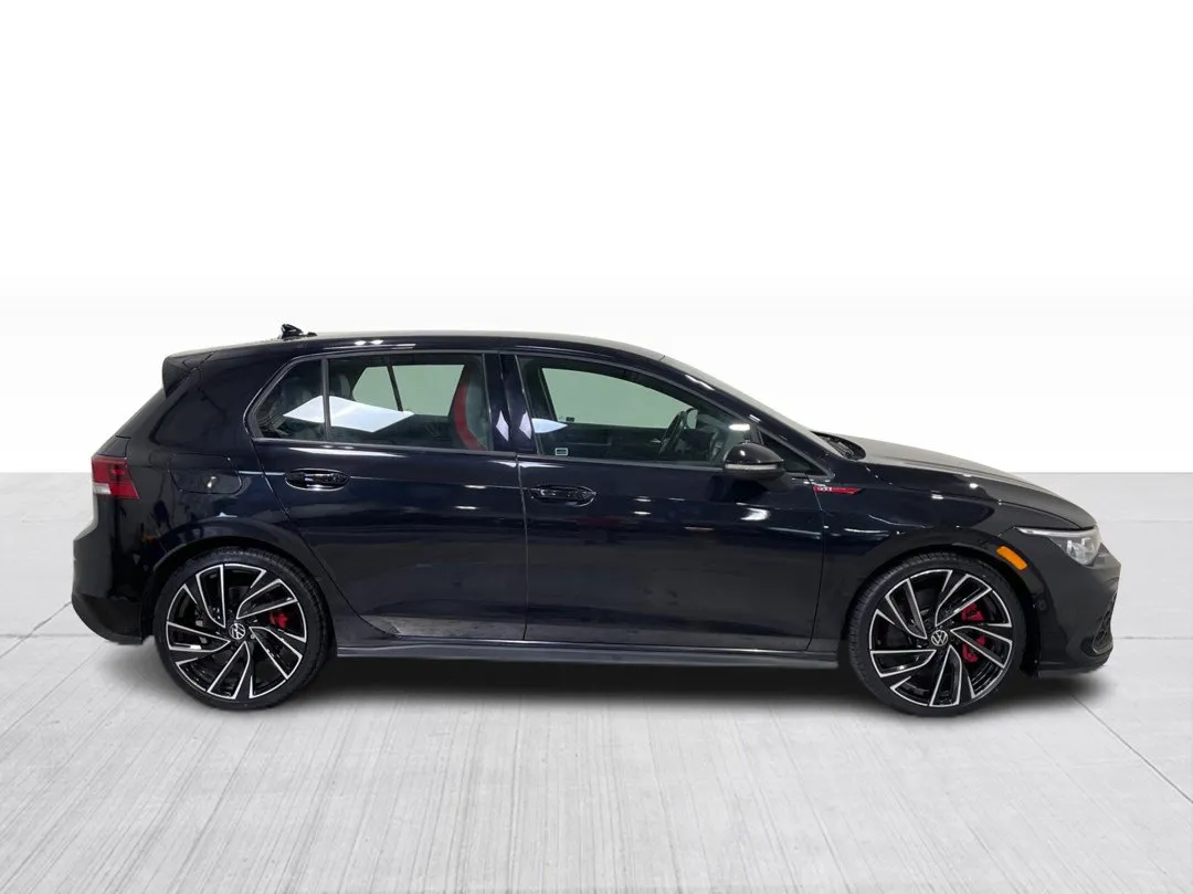 2022 Volkswagen Golf GTI — photo 2