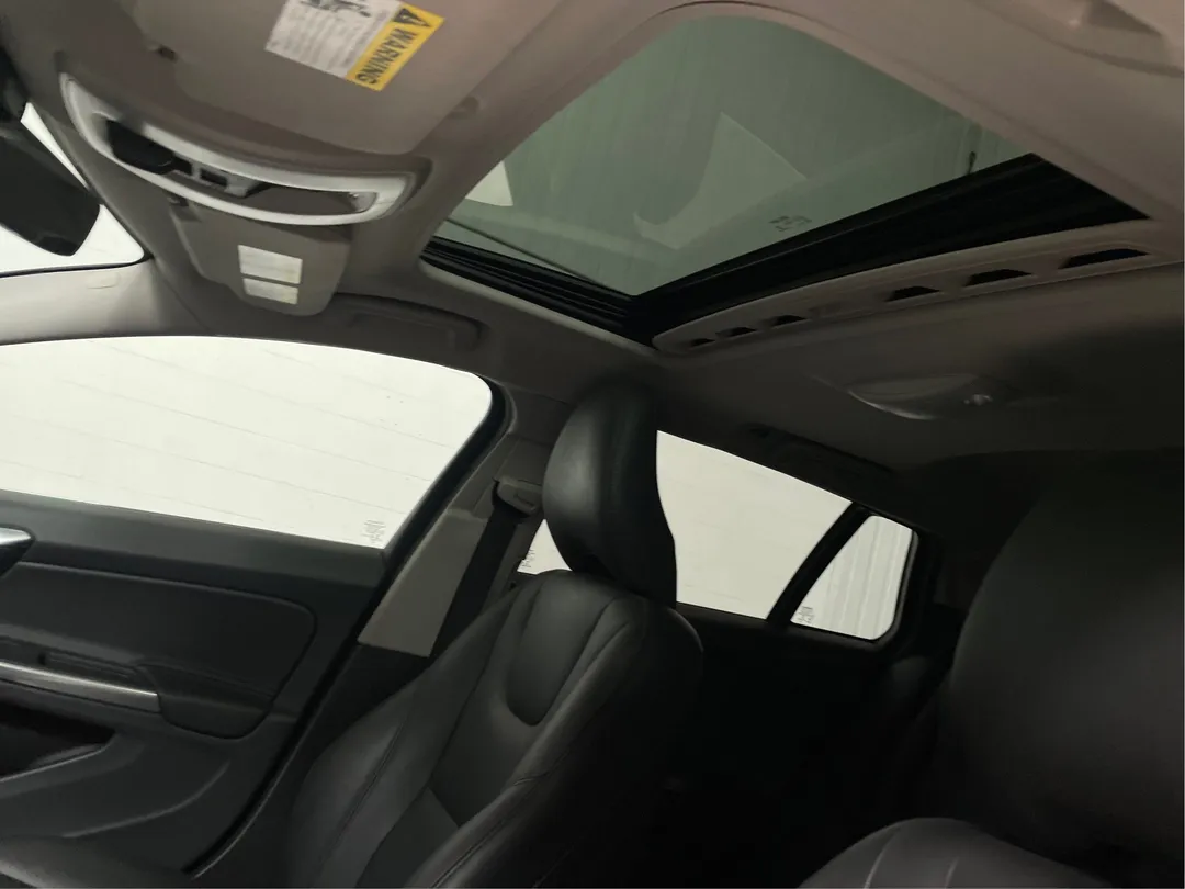 2017 Volvo V60 — photo 5