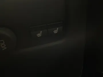 2017 Volvo V60 - image 23
