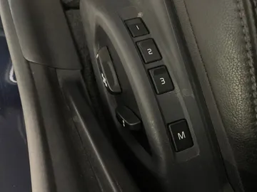 2017 Volvo V60 - image 16