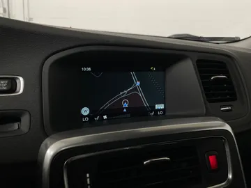 2017 Volvo V60 - image 28