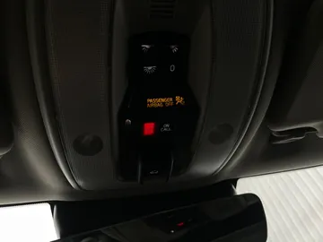 2017 Volvo V60 - image 20