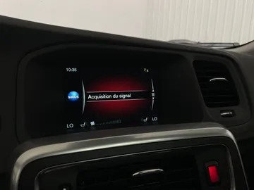 2017 Volvo V60 - image 25
