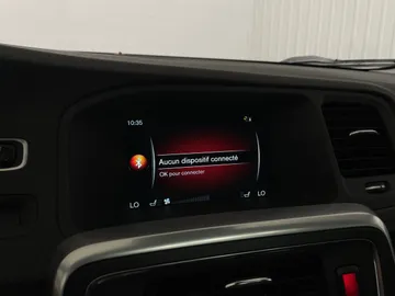 2017 Volvo V60 - image 26