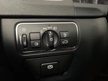 2017 Volvo V60 - image 17
