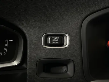 2017 Volvo V60 - image 33