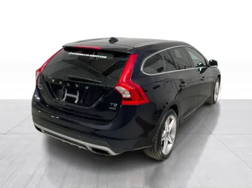 2017 Volvo V60 - image 14
