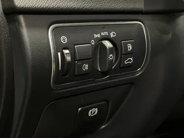 2018 Volvo V60 - image 29