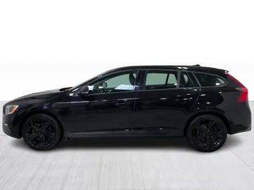2018 Volvo V60 - image 10