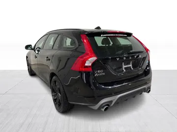 2018 Volvo V60 - image 11