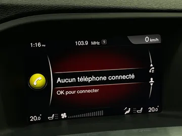 2018 Volvo V60 - image 25