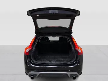 2018 Volvo V60 - image 13