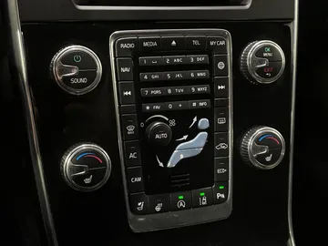 2018 Volvo V60 - image 21