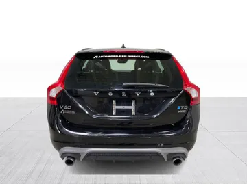 2018 Volvo V60 - image 12
